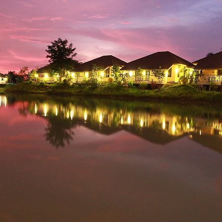 Pirom Lake And Resort Si Maha Phot Esterno foto