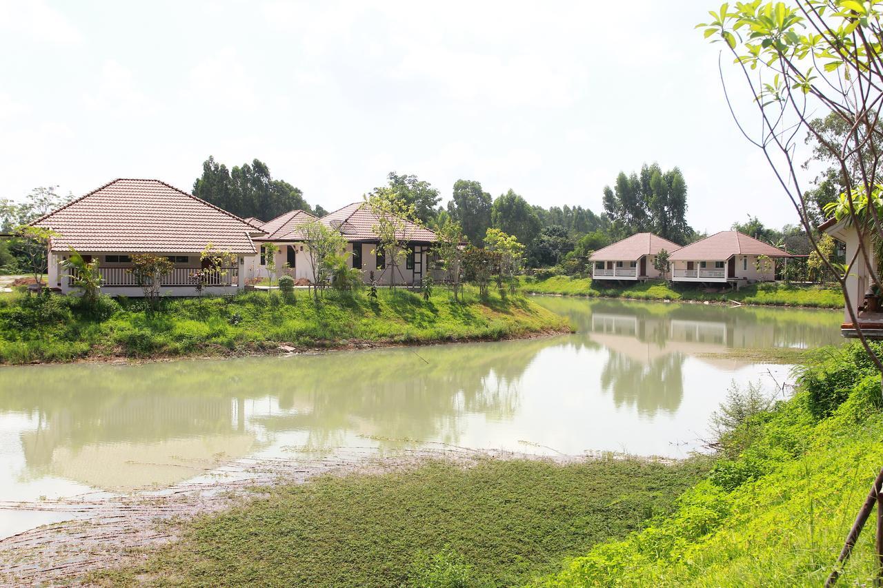 Pirom Lake And Resort Si Maha Phot Esterno foto